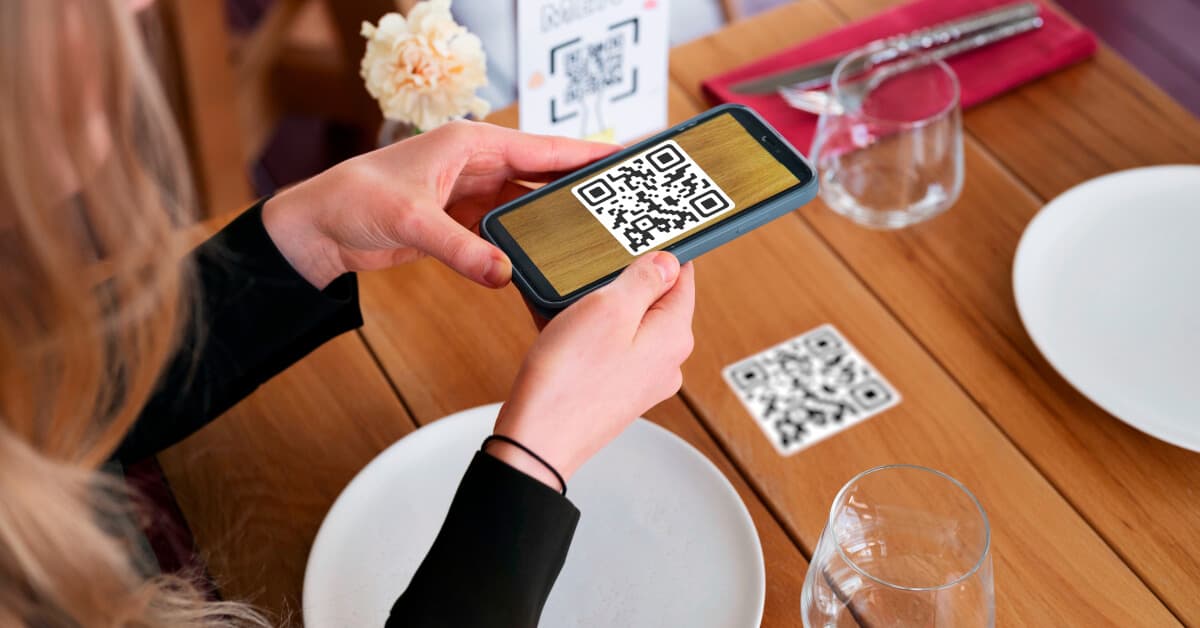 Ανέπαφο μενού με σάρωση QR code: Η νέα τάση στην εστίαση